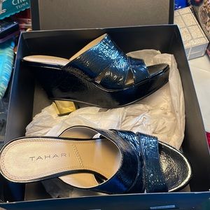 Tahari heels 6m